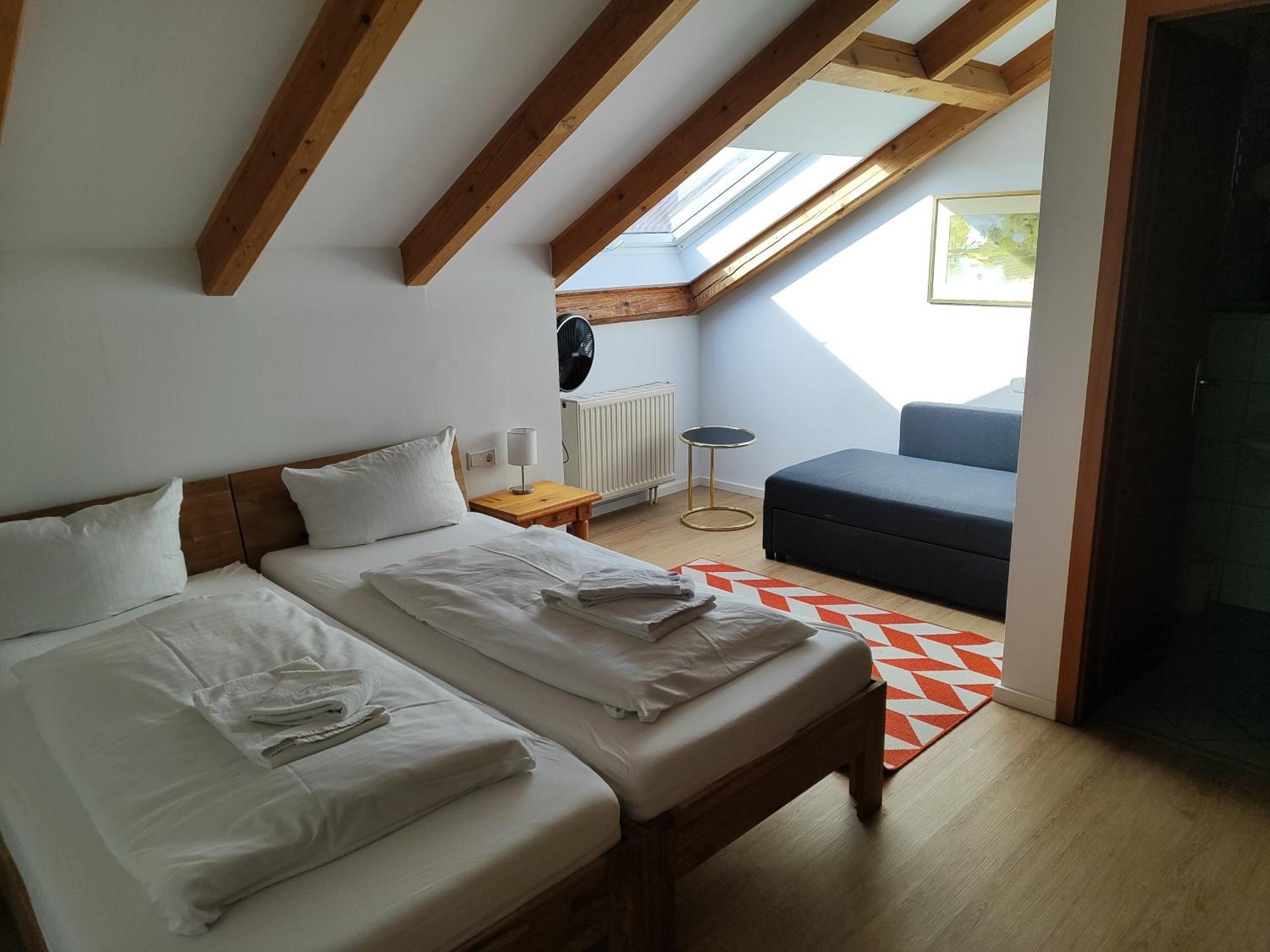 Estelada Boarding Houses Zorneding Luaran gambar